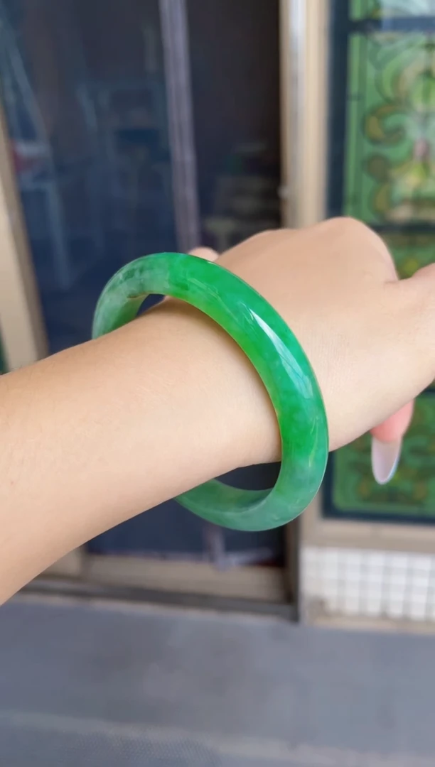 翡翠手镯未镶嵌54.4圈色线扣手不退换