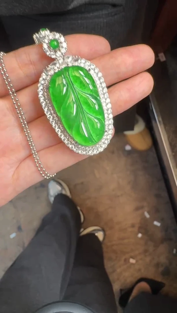 未镶嵌定制翡翠翡翠A货有轻微色差属于正常现象，叶子1