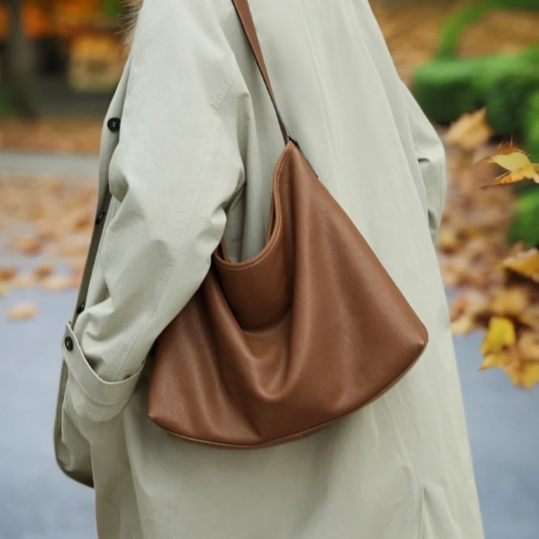 裘真/植鞣羊皮自在hobo包斜挎休闲百搭单肩斜流光风时尚女士小众