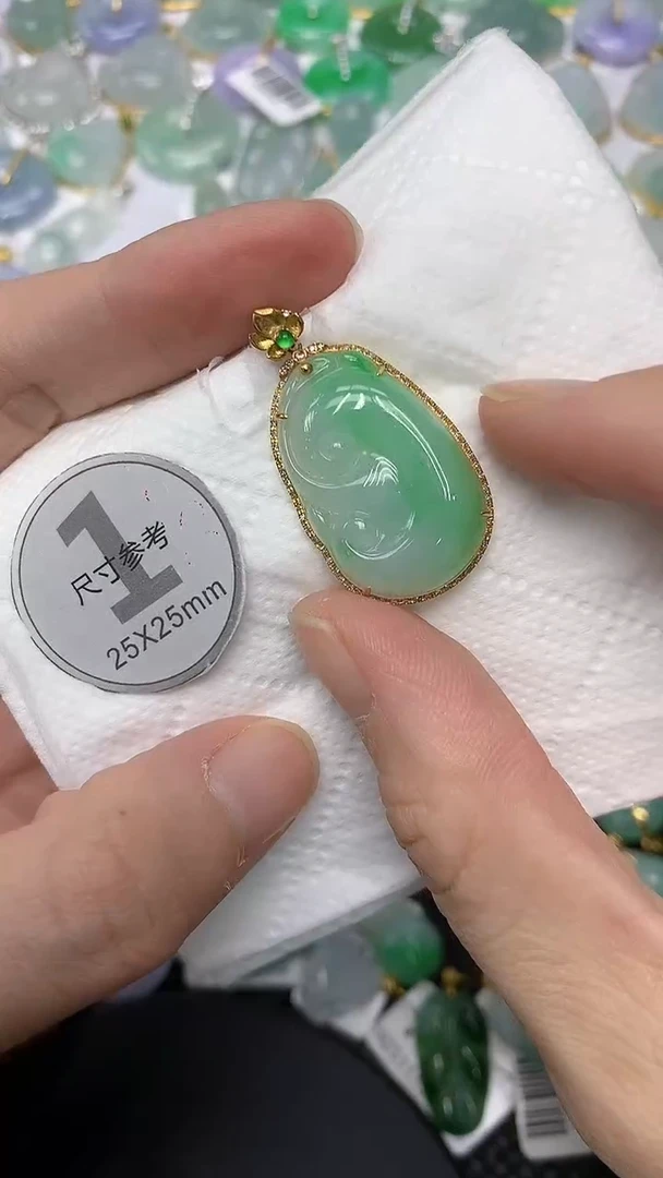 颈饰18K金镶嵌翡翠1111111111