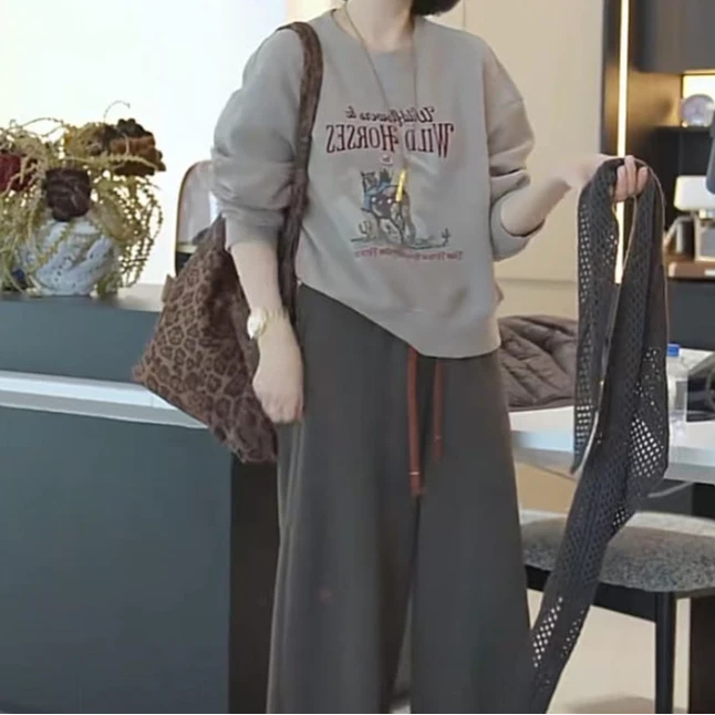 韩系复古时尚圆领印花宽松显瘦百搭长袖卫衣