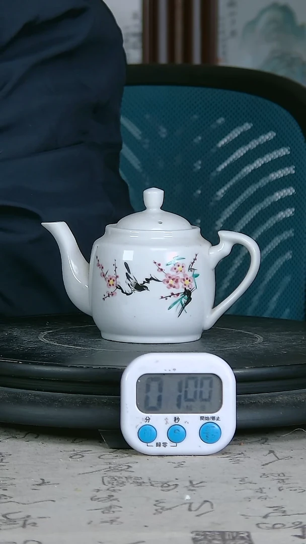 陶粉彩精绘花鸟图壶