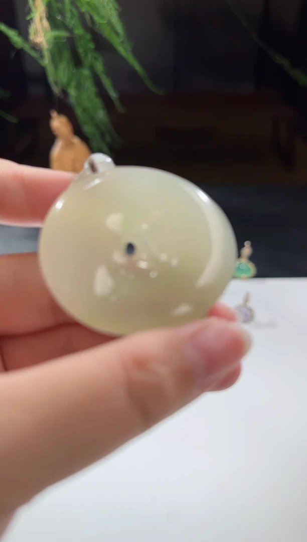 翡翠未镶嵌颈饰阿岚