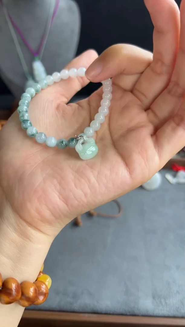 翡翠未镶嵌颈饰210买断