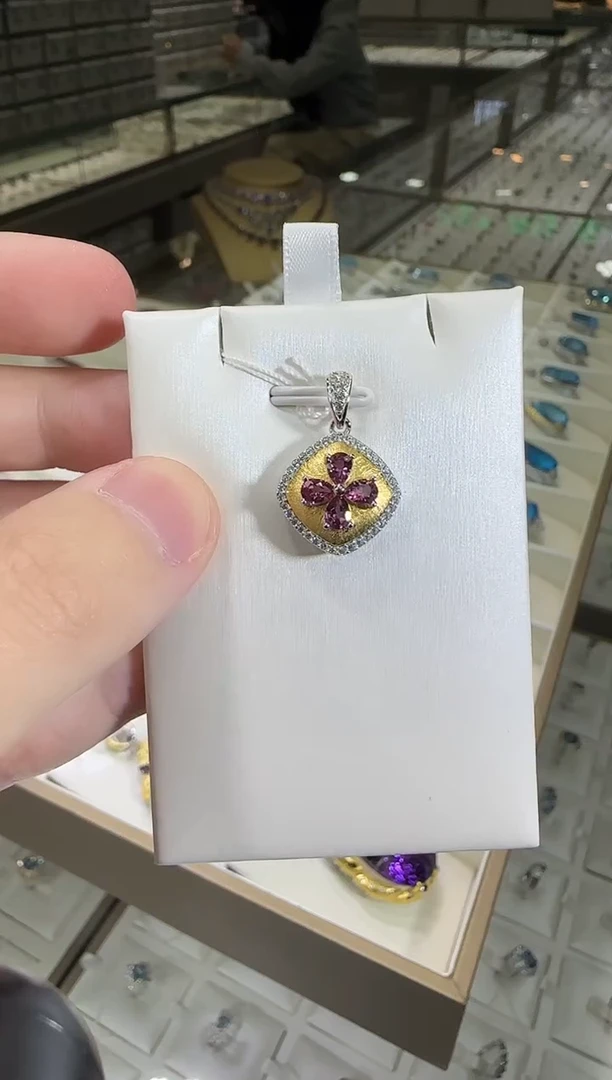 颈饰银S925镶嵌石榴石四叶花吊坠