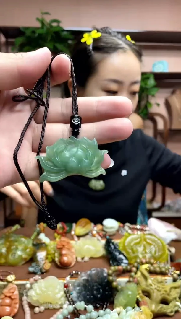 未镶嵌岫玉颈饰·1