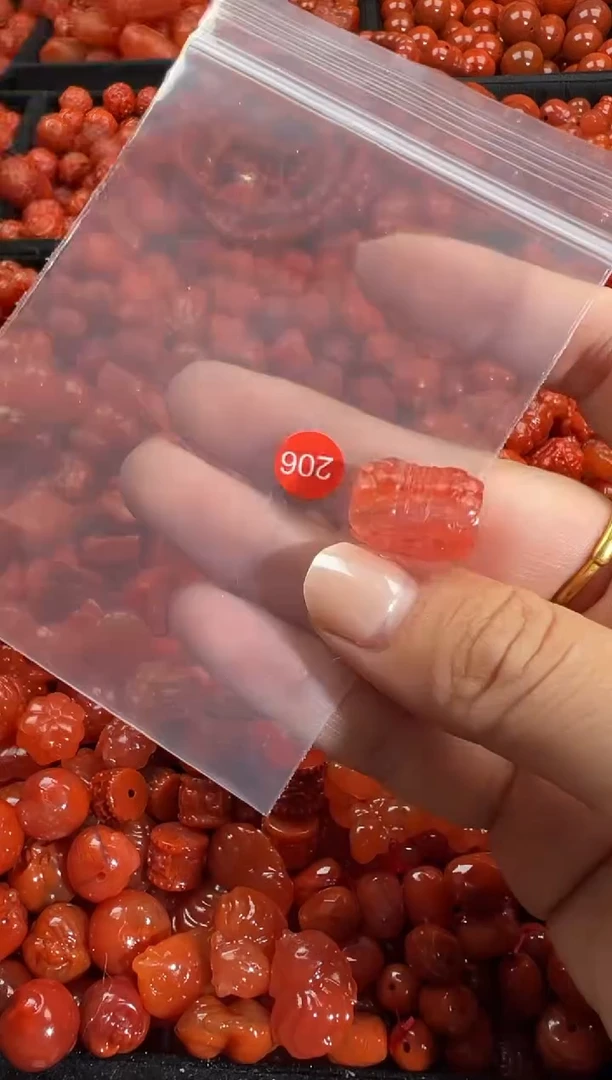 颈饰未镶嵌南红玛瑙1