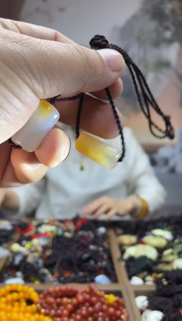 玛瑙/玉髓吊坠(赠链)未镶嵌·多样性发货*拍一发一