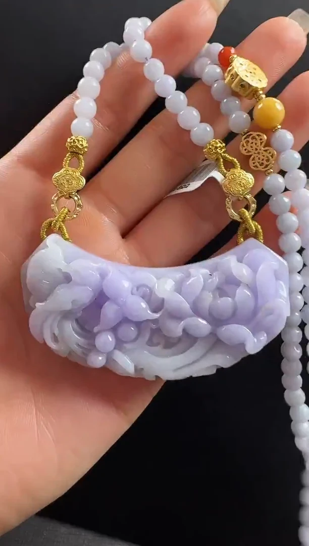 颈饰未镶嵌翡翠弯弯