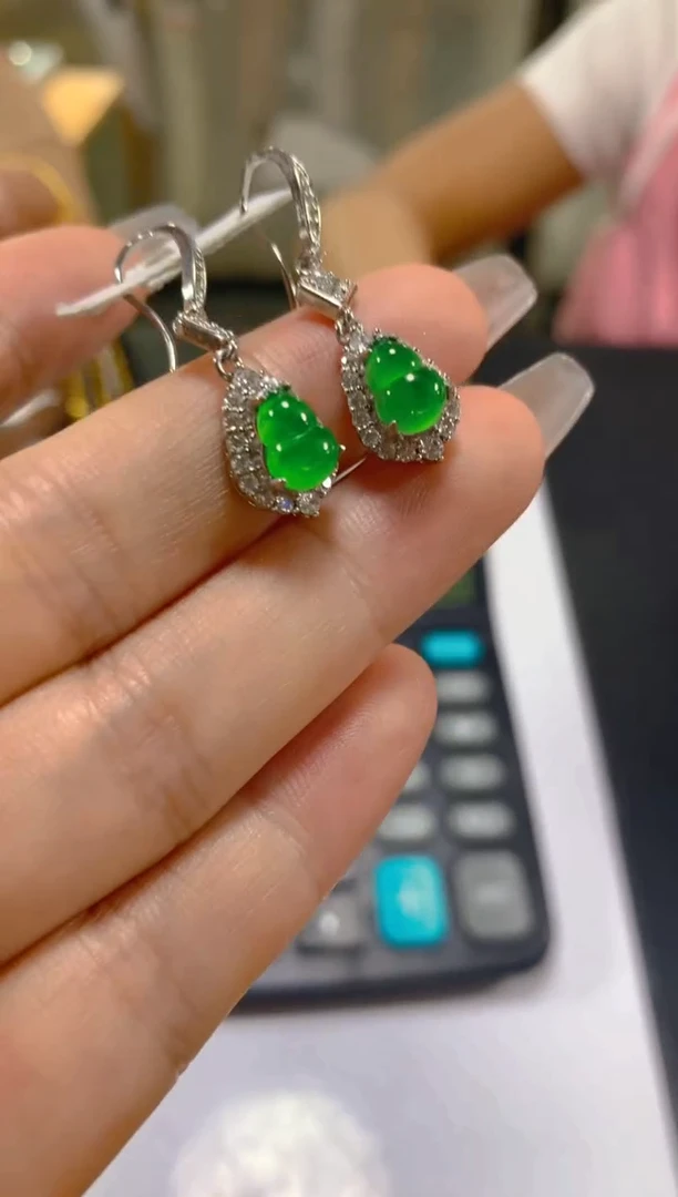 未镶嵌翡翠耳饰多样性发一