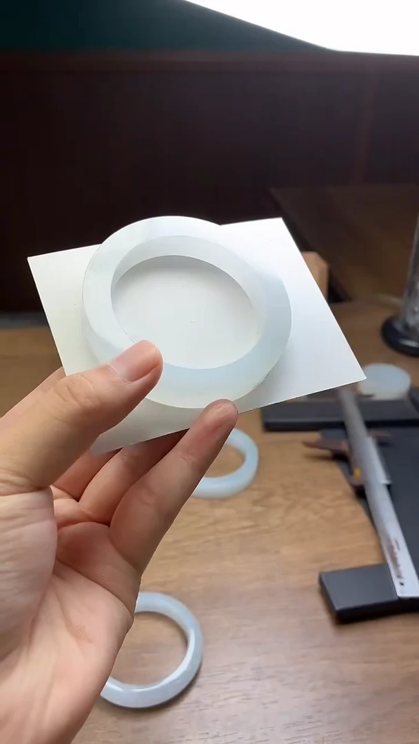 未镶嵌手镯定制翡翠冒*泡定制