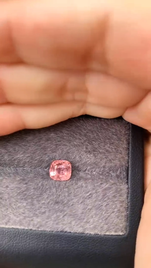 未镶嵌裸石定制尖晶石枕型 柔和桃色调 1.90ct