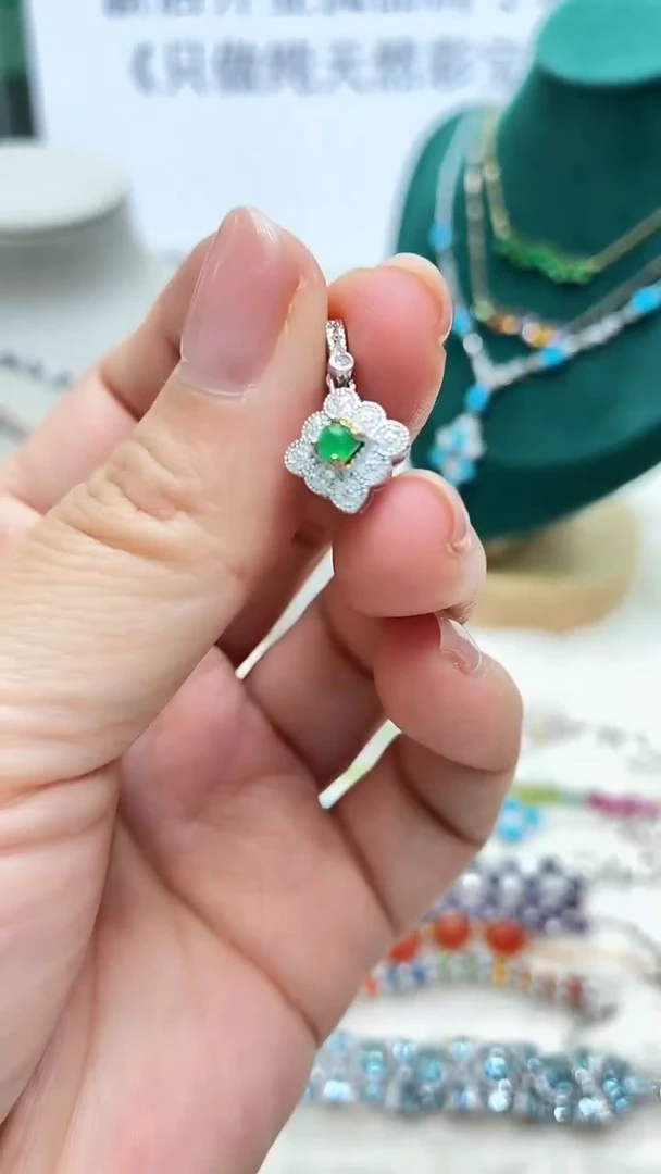 银S925镶嵌吊坠祖母绿120ZB1121产品一个（多样性）