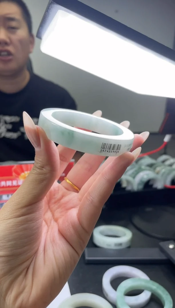 【闪购商品】定制翡翠手镯未镶嵌手镯DDC/发一件