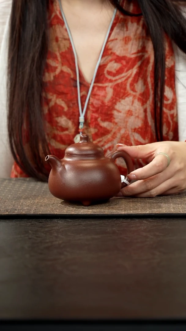 茶壶紫砂桃花紫泥三足乳鼎270cc