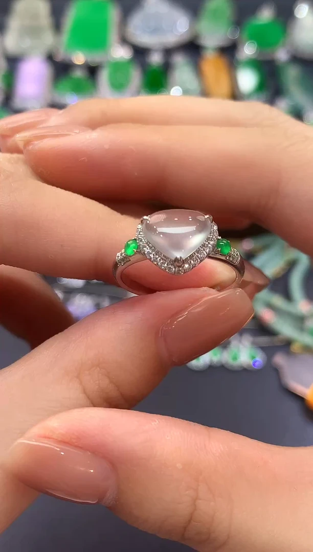 颈饰18K金镶嵌翡翠100-戒指