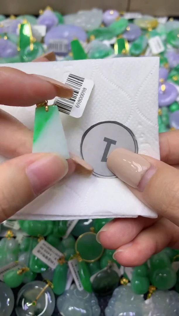 颈饰未镶嵌翡翠天然缅甸翡翠A货