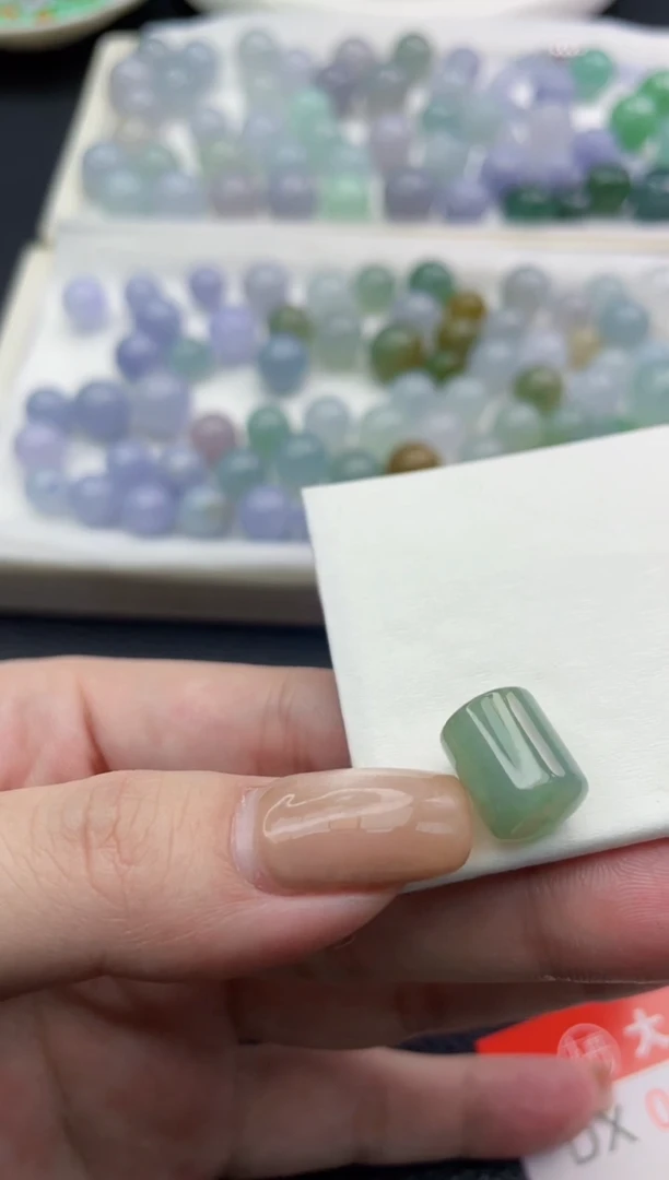 未镶嵌定制翡翠L****莉珠子