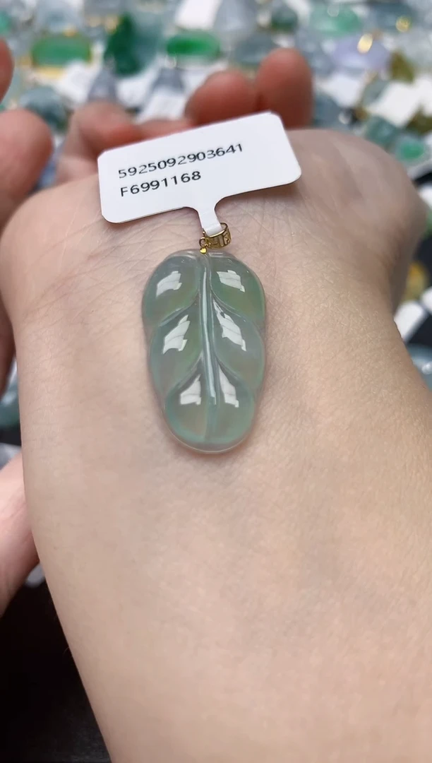 颈饰18K金镶嵌翡翠天然缅甸A货翡翠