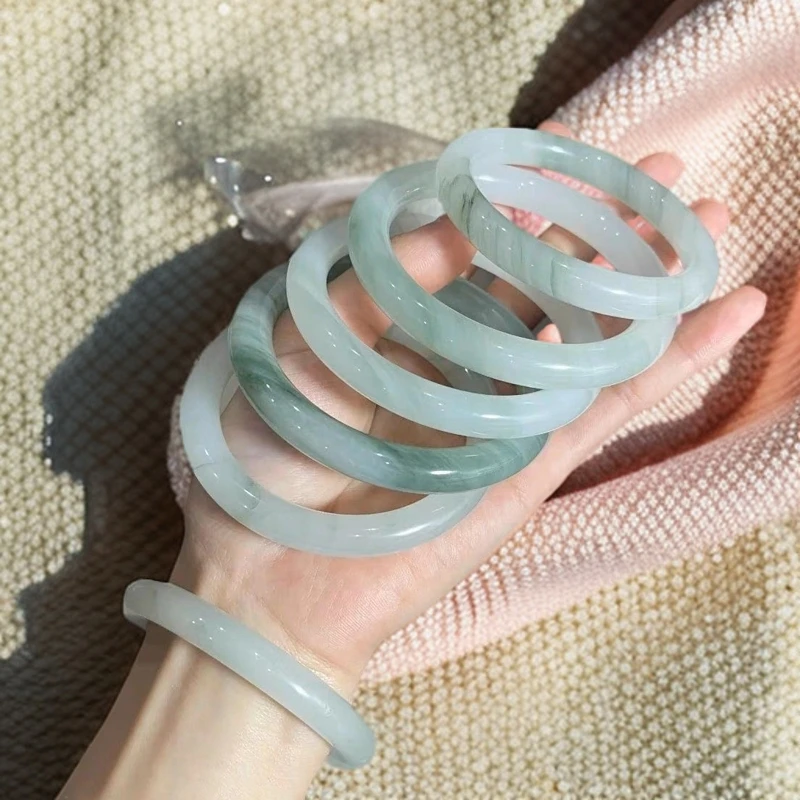 天山翠玉石手镯编号：880