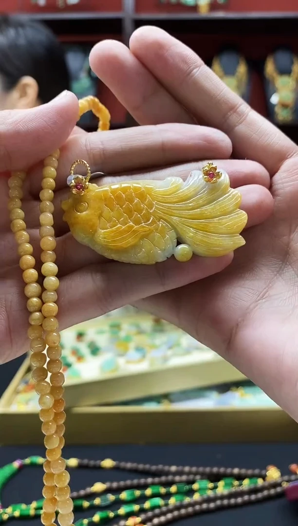 颈饰未镶嵌翡翠吊坠