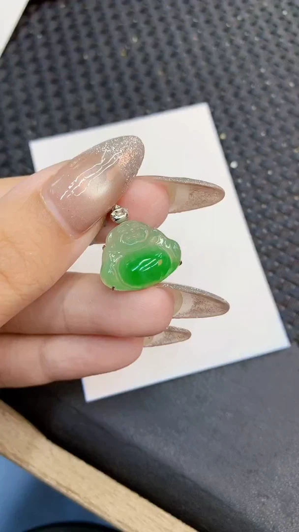 颈饰18K金镶嵌翡翠1