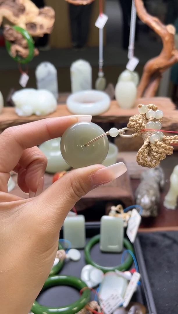 【闪购商品】和田玉吊坠未镶嵌且末青白平安扣821800