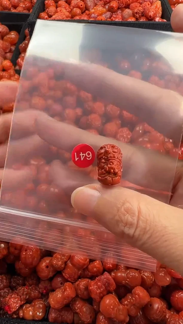 颈饰未镶嵌南红玛瑙1