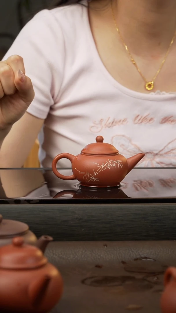 茶壶紫砂16，水平，红泥，刻竹