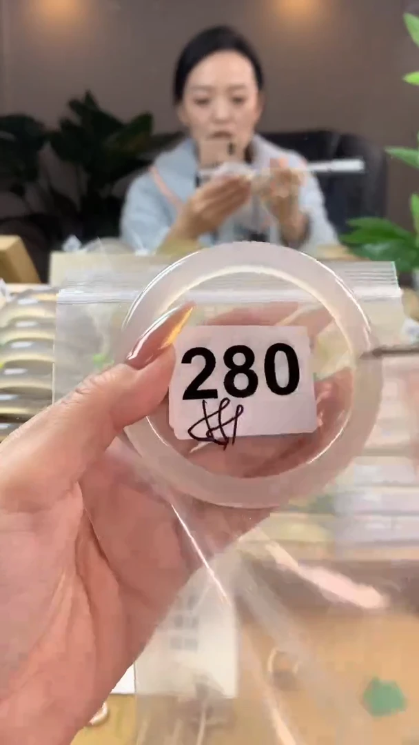 【闪购商品】玛瑙/玉髓手镯未镶嵌280微瑕