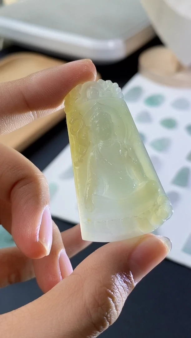 未镶嵌定制翡翠御龙观音