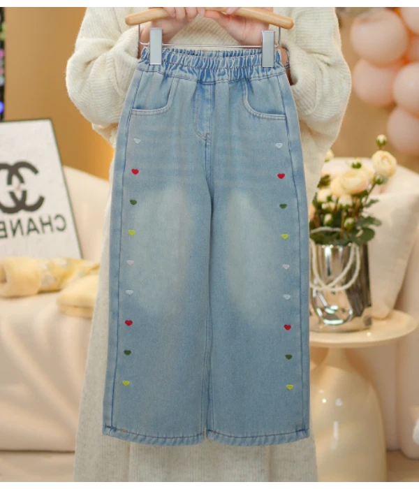 2025儿童秋冬季彩色爱心刺绣女童加绒加厚宽松弹力直筒牛仔裤8913