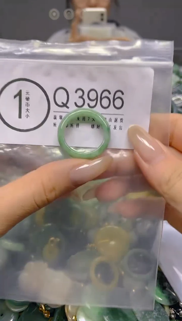 颈饰未镶嵌翡翠19.7MM/ Q /翡翠A货，一件也是批发价
