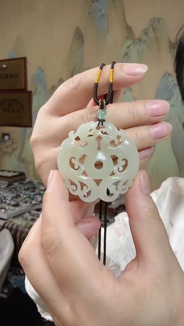 颈饰未镶嵌和田玉.