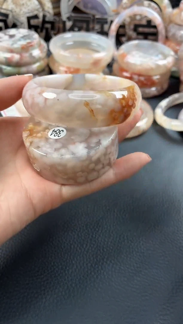 未镶嵌手镯（圆镯）石英质玉56