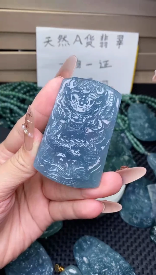 翡翠未镶嵌颈饰