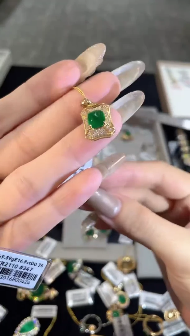 18K金镶嵌吊坠（不含链）祖母绿MSQ