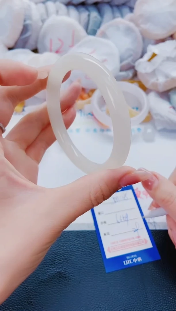 石英质玉手镯未镶嵌M168-63-64