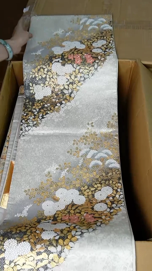 织绣114银箔底织金花卉