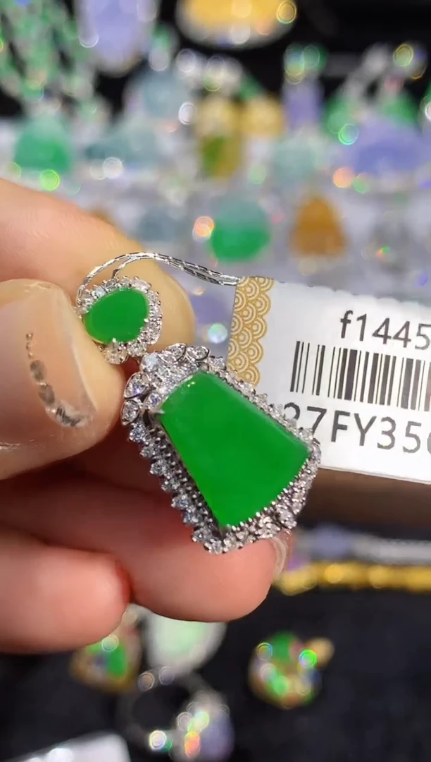 吊坠(不含链)18K金镶嵌翡翠CY1445多样性发其一