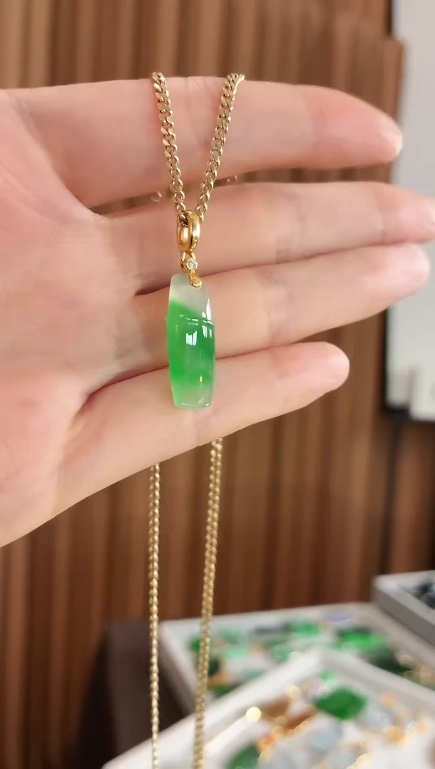 吊坠(不含链)18K金镶嵌翡翠吊坠