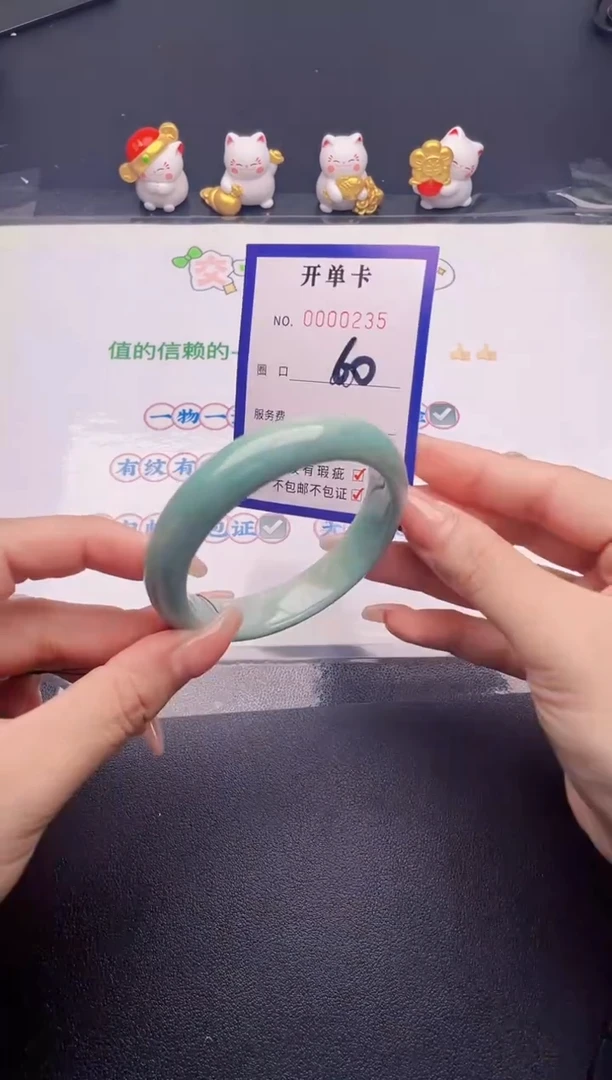 翡翠手镯未镶嵌翡翠手镯未镶嵌