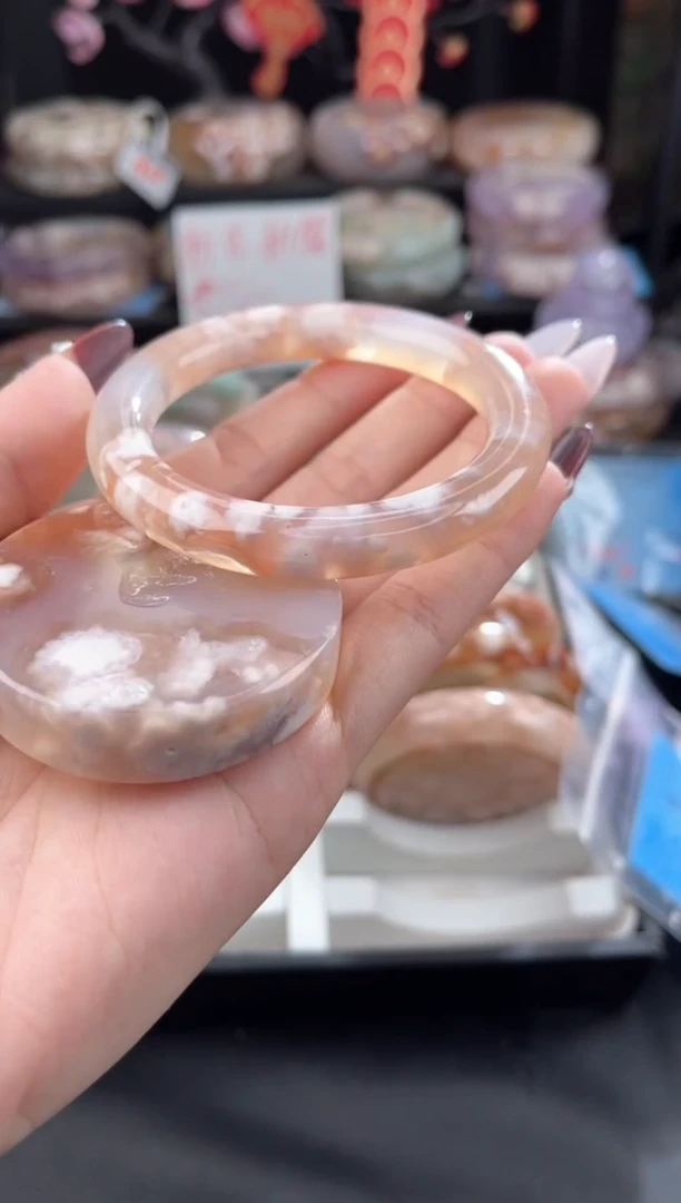 【闪购商品】石英质玉手镯未镶嵌53