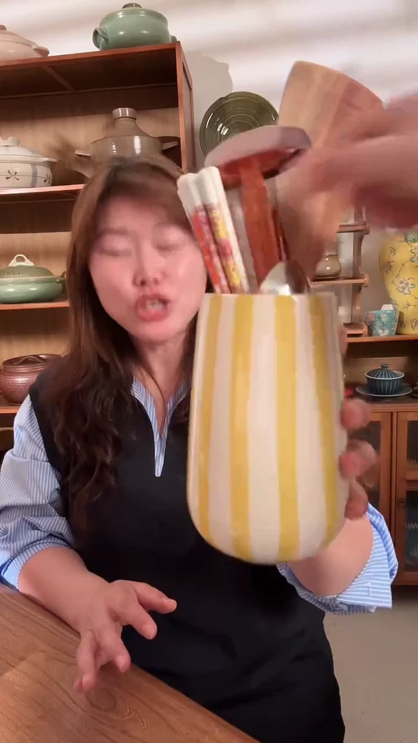 瓷黄色筷子桶...