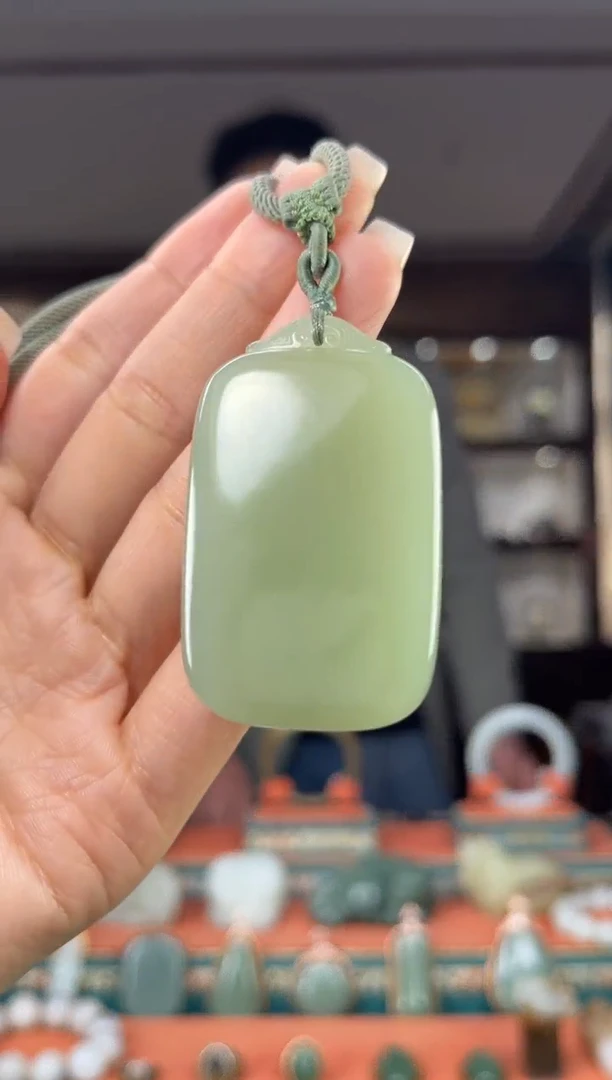 颈饰未镶嵌和田玉佩佩