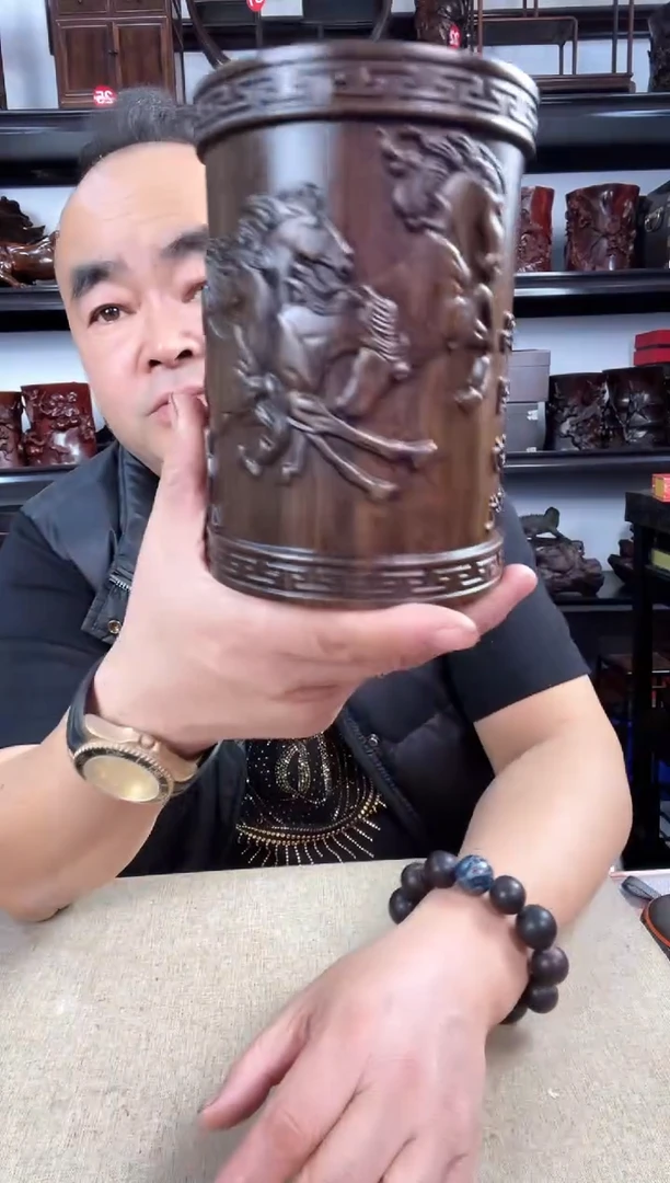 木大马笔筒老李红木工艺品