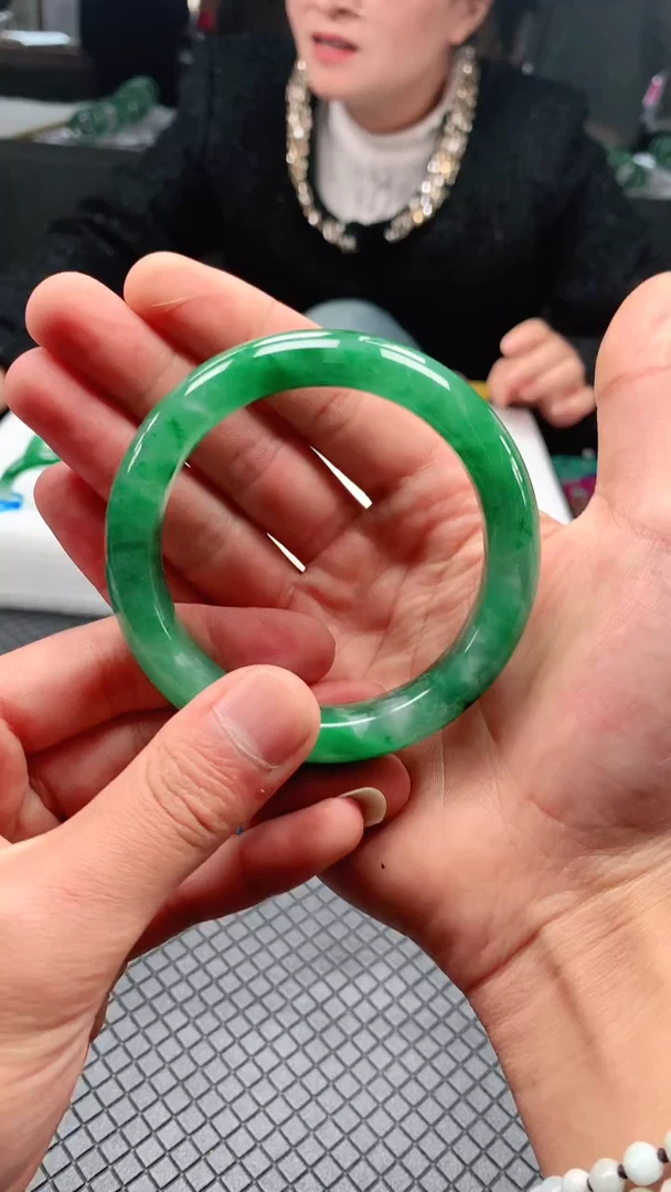 【闪购商品】石英质玉手镯未镶嵌冰飘花手镯