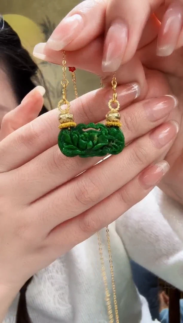 颈饰未镶嵌翡翠吊坠