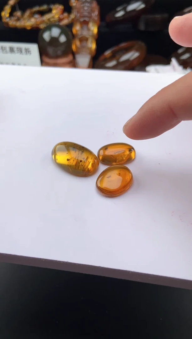 【闪购商品】琥珀颈饰未镶嵌虫珀