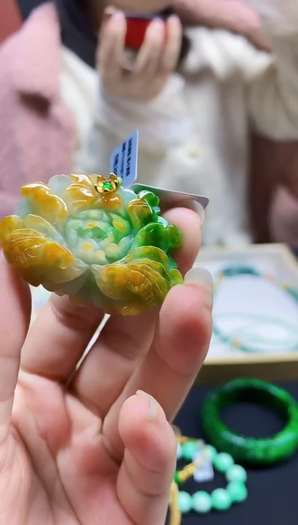 颈饰未镶嵌翡翠吊坠-138